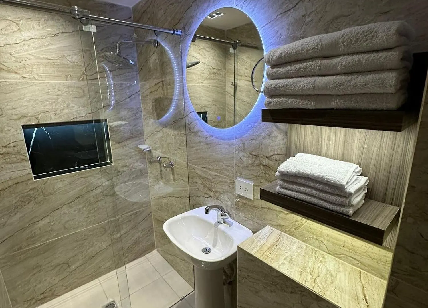 Gama Alta Aparta Suites Cali 0*,  Colombia
