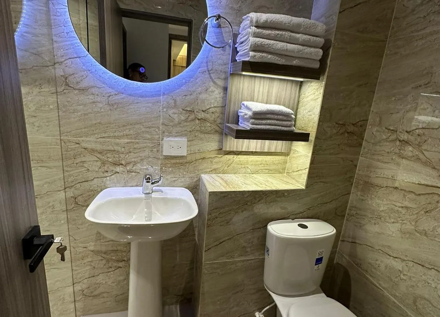 Gama Alta Aparta Suites Cali